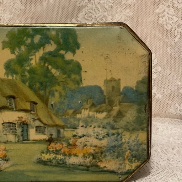 PRICE REDUCTION English Cottage Scene Vintage Tin Box Made in England - Picture 7 of 12